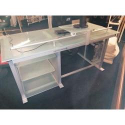 Glazen bureau