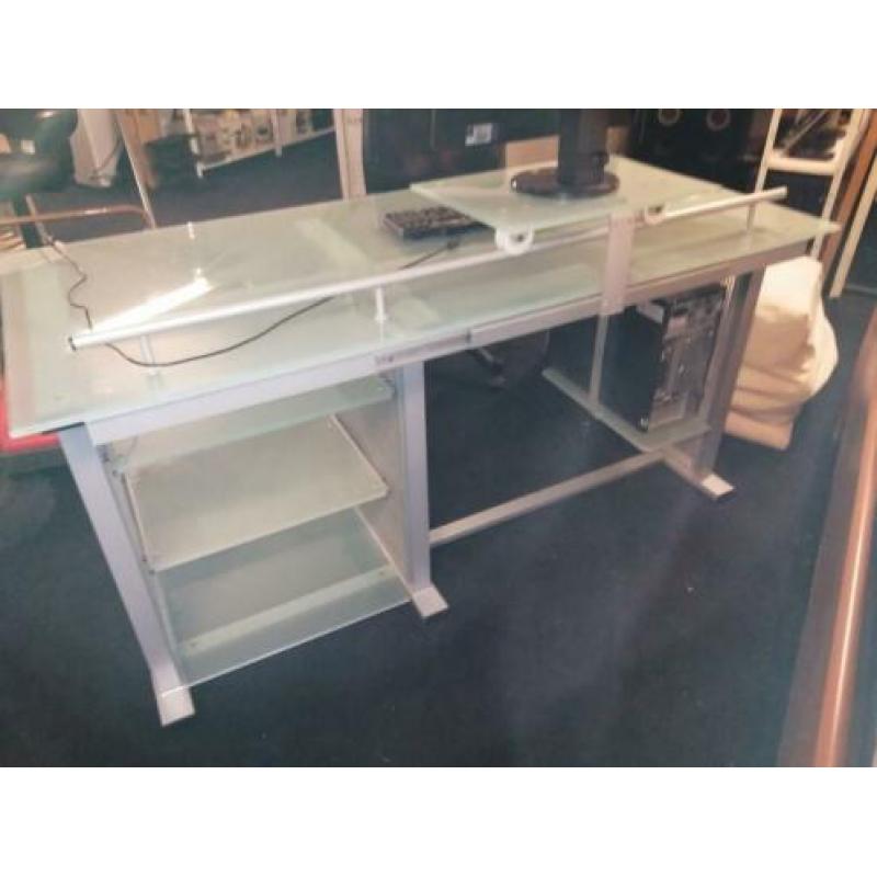Glazen bureau