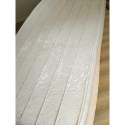 Matras 190 x 80 cm met 16 cm dik schuimrubber + toebehoren