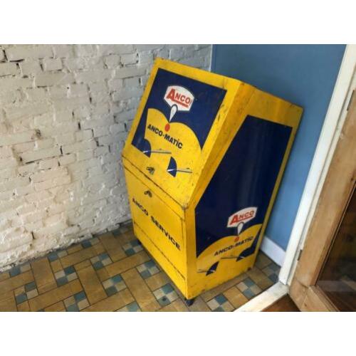 Industriele werkplaatskast display voor ruitenwissers garage