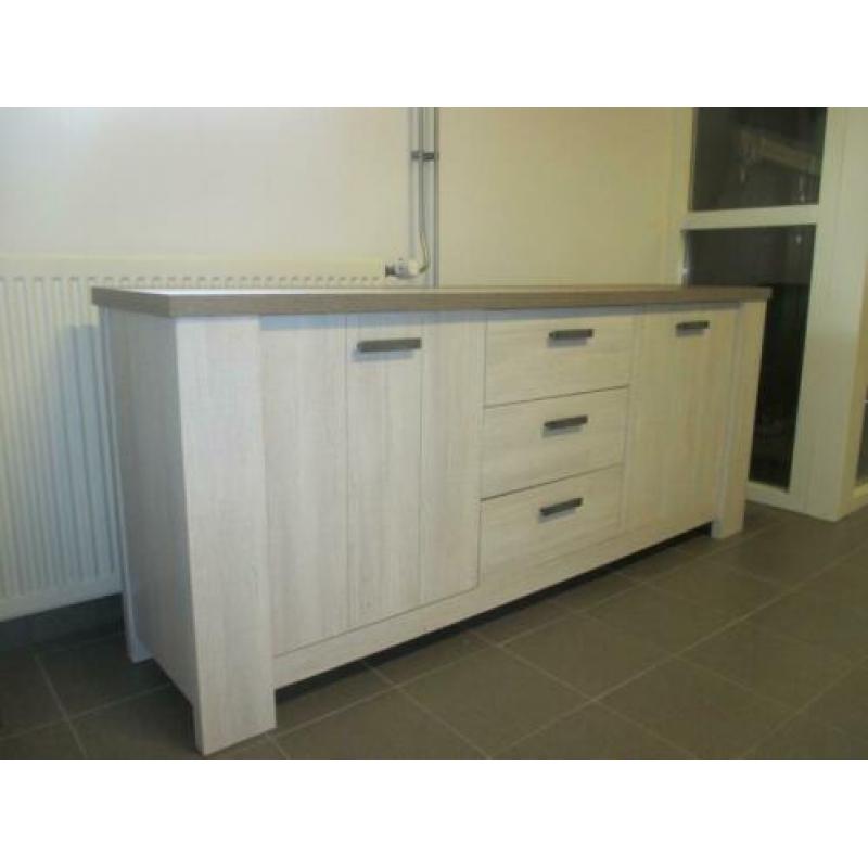 Dressoir en Opbergkast in dezelfde stijl !!