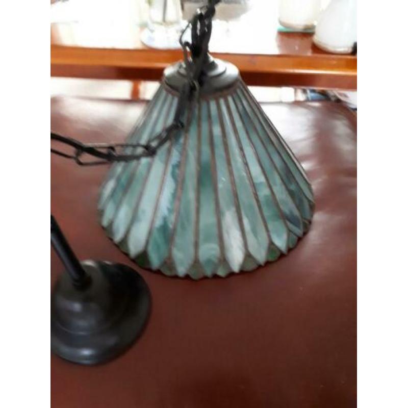 Hanglamp 16 cm hoog en 25 cm breed.