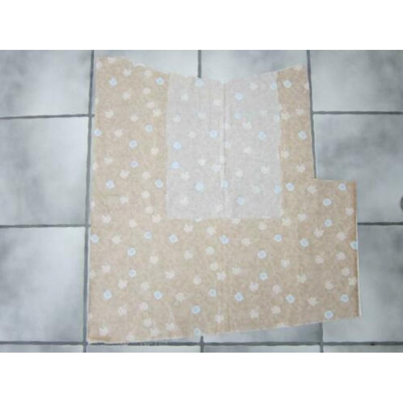 Lap Donkerbeige stof met beige en blauwe bloemen L 70/ B 80