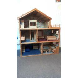 Poppenhuis / barbyhuis, 94 cm breed en 104 cm hoog