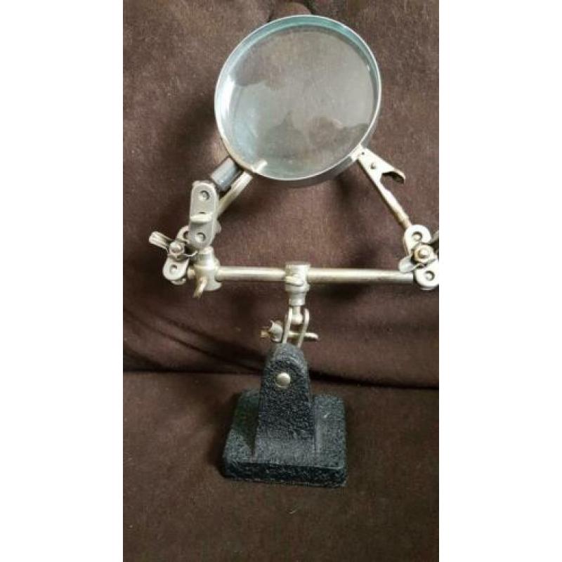 vintage klem /sieraden houder met loupe
