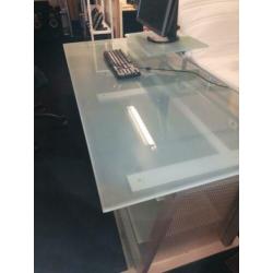 Glazen bureau