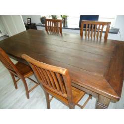 Tafel + 4 stoelen