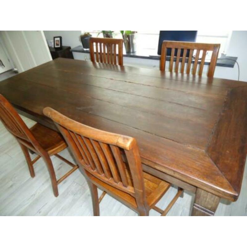 Tafel + 4 stoelen