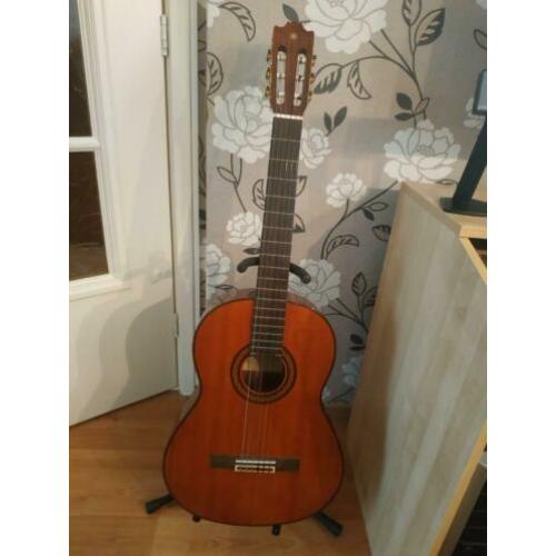 Yamaha G-245s klassieke gitaar mag naar een nieuwe eigenaar.