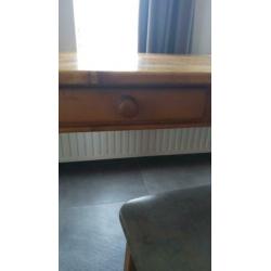 Tafel met stoelen