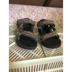 Teva sandalen maat 25/26