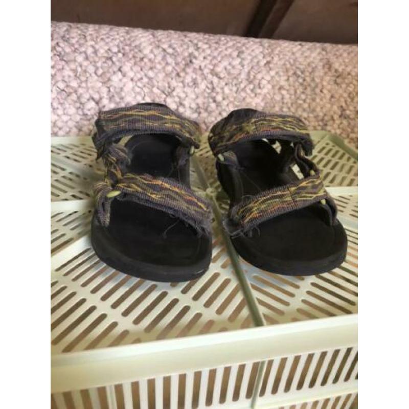 Teva sandalen maat 25/26