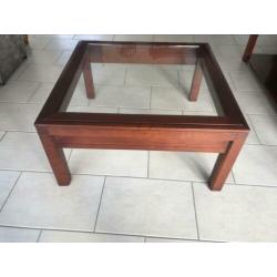Kersenhouten salontafel met glasplaat
