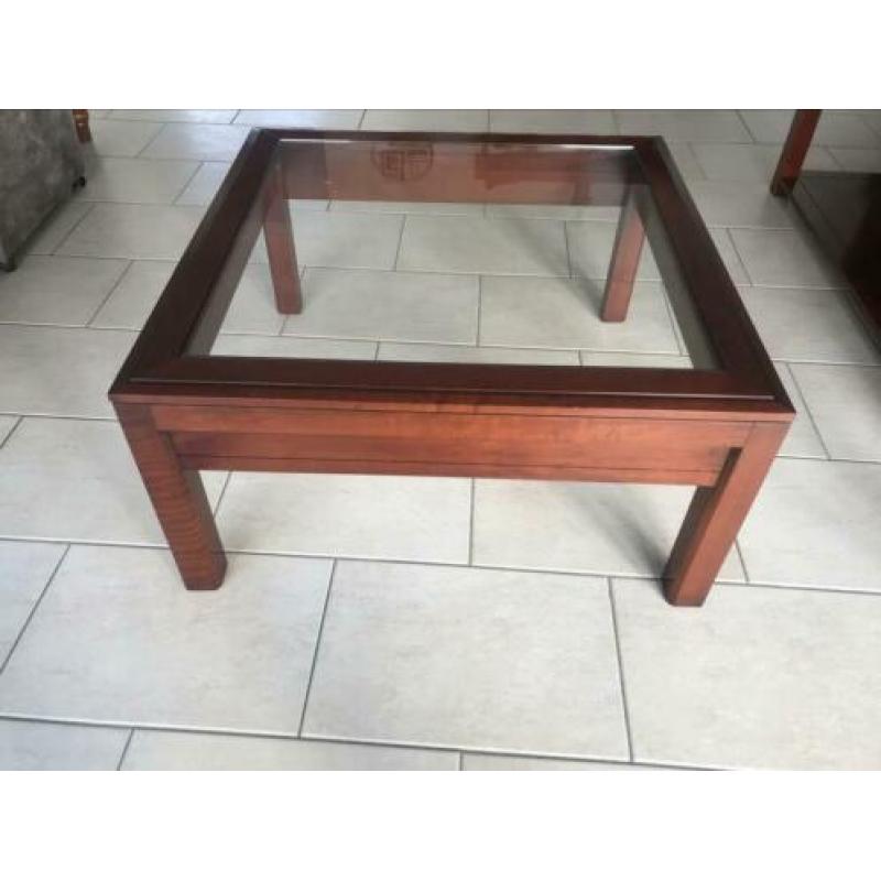 Kersenhouten salontafel met glasplaat