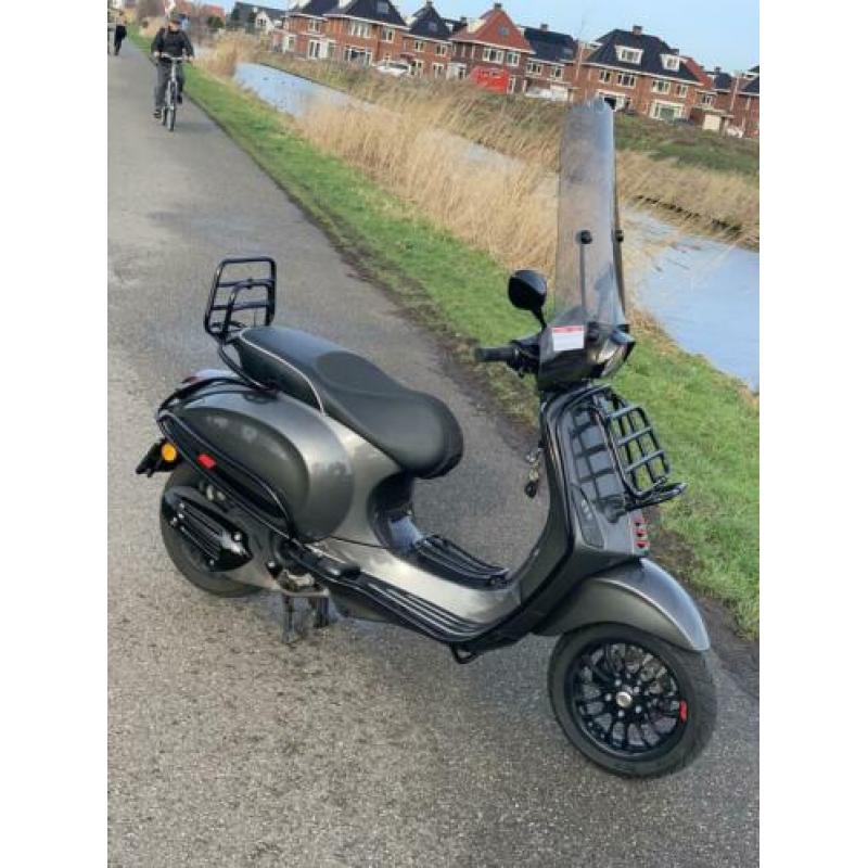 Vespa sprint i-get | custom porsche agaatgrijs | full option