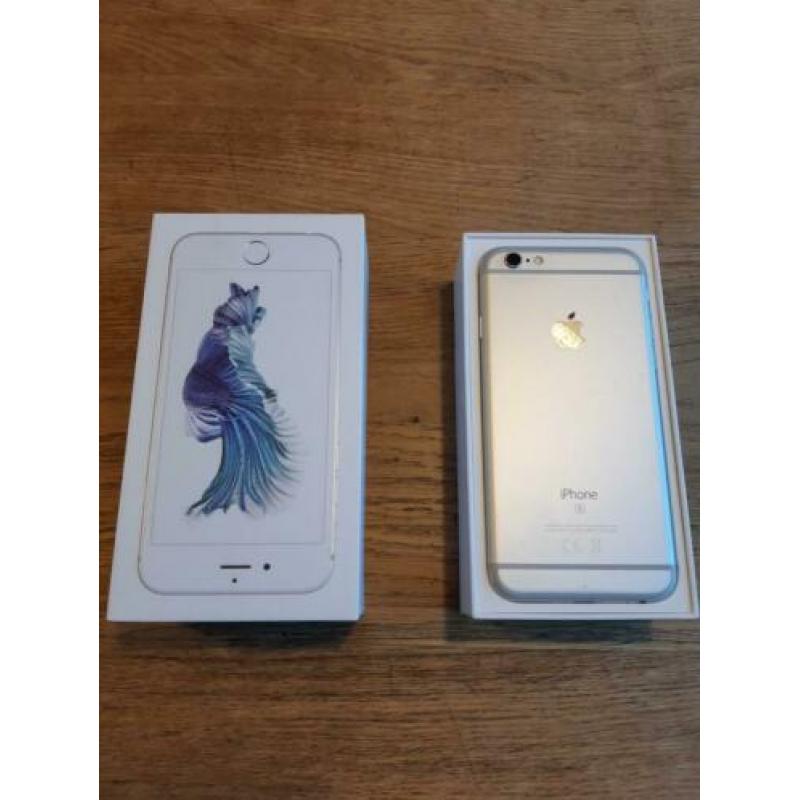Iphone 6s zilver 32 GB met 8 hippe beschermhoesjes