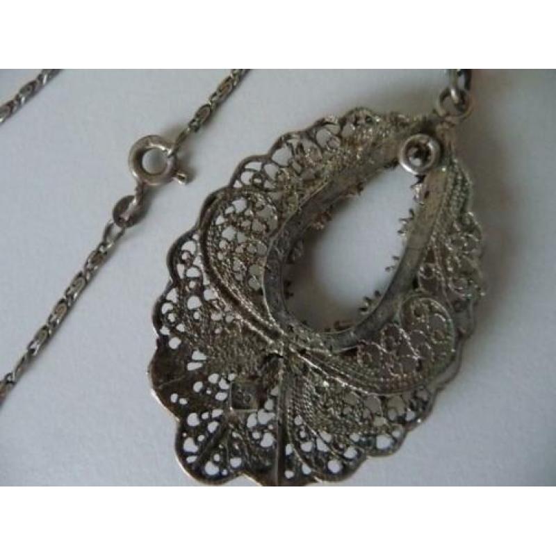 Mooie oud zilv(750)Zeeuwse hanger aan oud zilv.(800)ketting