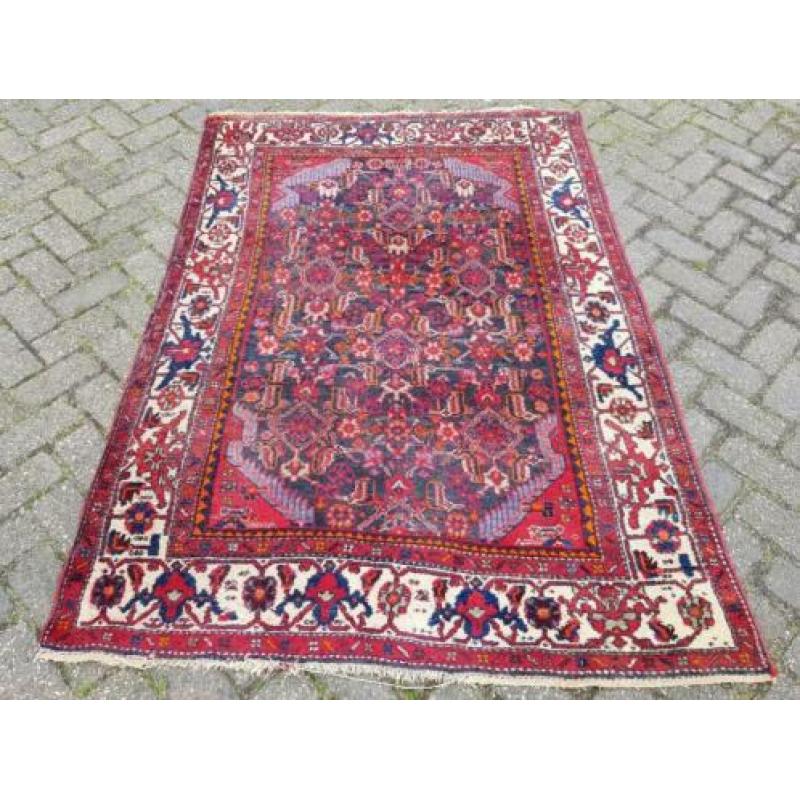 Antiek handgeknoopt Perzisch tapijt uit Iran 133-183 cm.