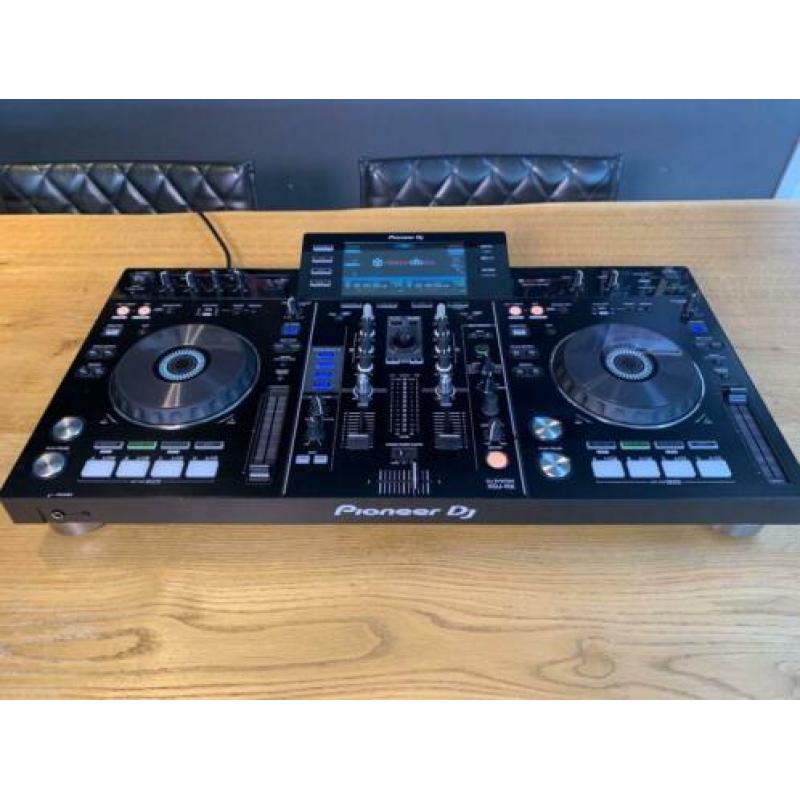 Nette! Pioneer XDJ-RX All-in-One DJ Controller met stofkap