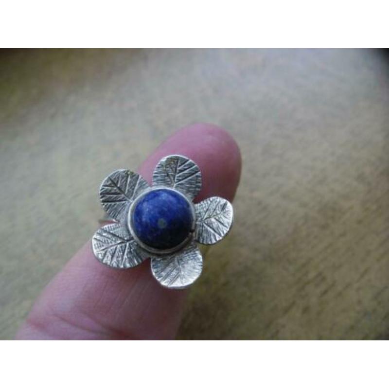 zilveren ring bloem met lapis lazuli steen [109]