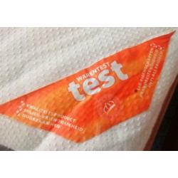 een persoons bed inkl. matras en lattenbodem