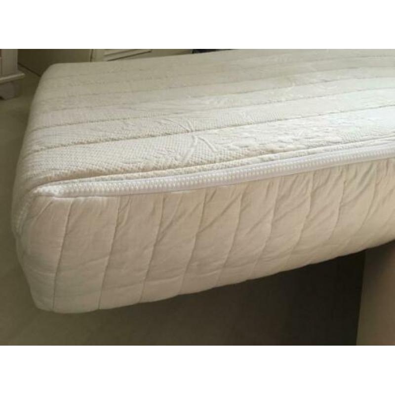 Matras 190 x 80 cm met 16 cm dik schuimrubber + toebehoren