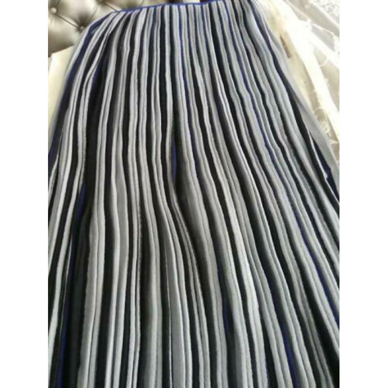 Volendammer plooirok/ blauwe rok