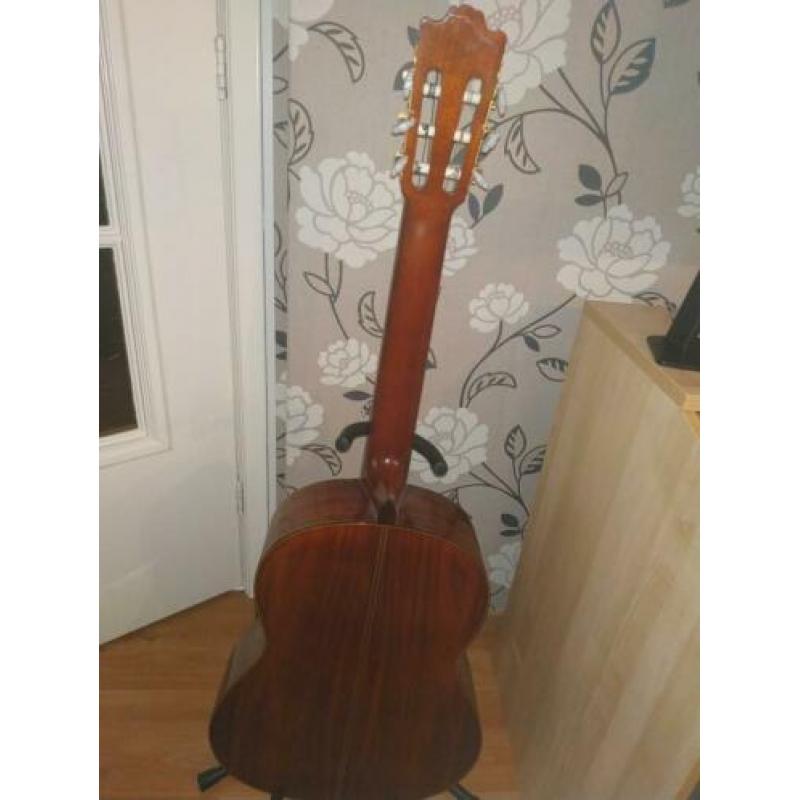 Yamaha G-245s klassieke gitaar mag naar een nieuwe eigenaar.