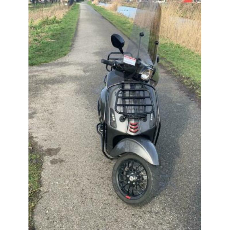 Vespa sprint i-get | custom porsche agaatgrijs | full option