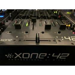 Allen & Heath Xone 42 mixer + decksaver