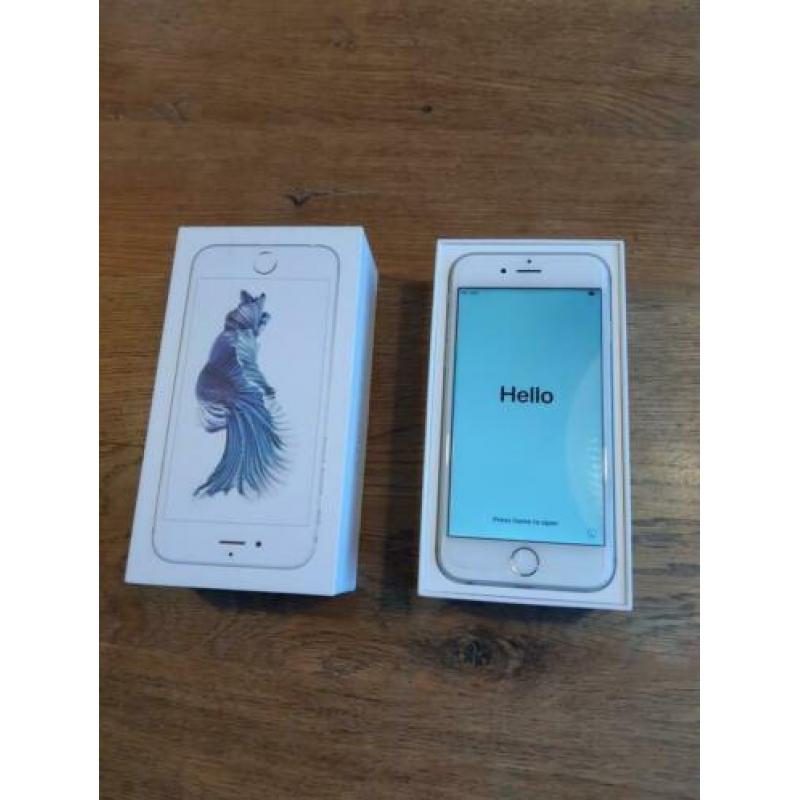 Iphone 6s zilver 32 GB met 8 hippe beschermhoesjes