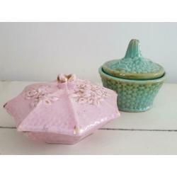 2 antieke / vintage aardewerk schaaltjes met deksels