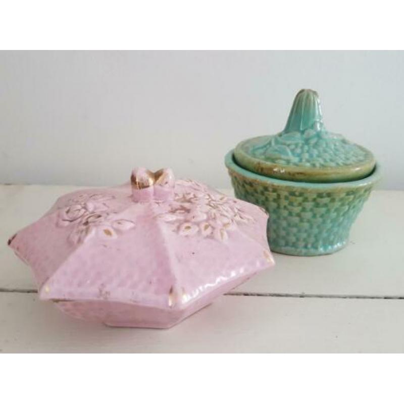2 antieke / vintage aardewerk schaaltjes met deksels