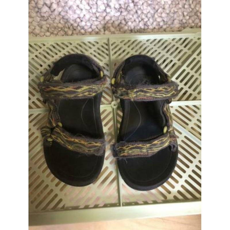 Teva sandalen maat 25/26