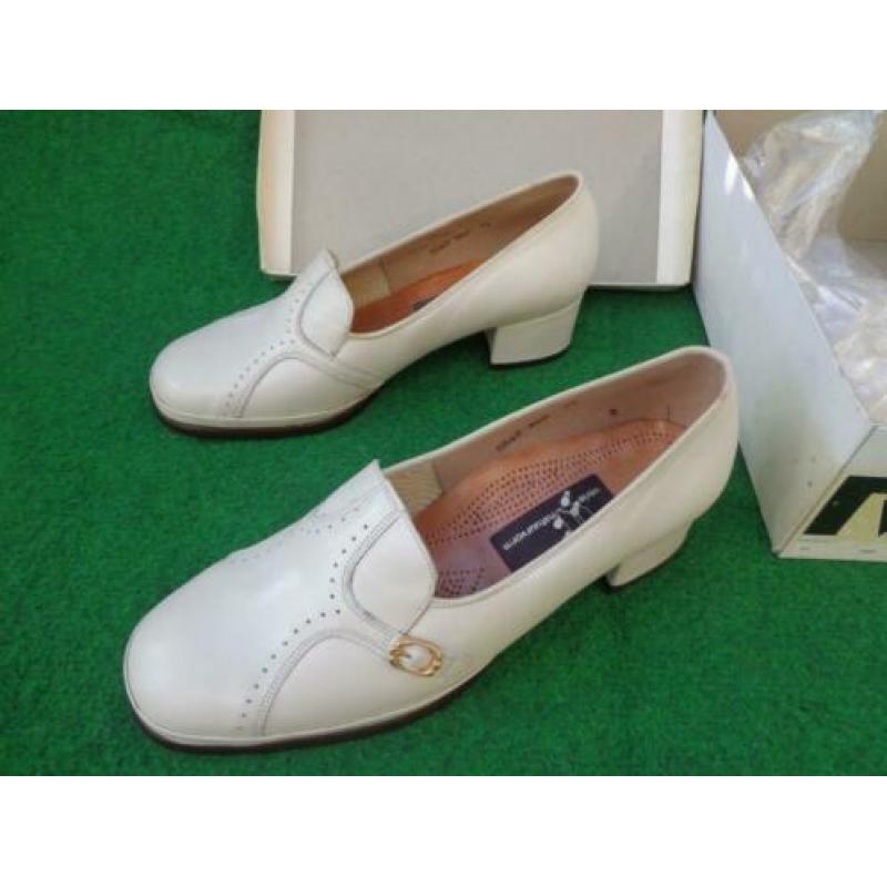 oude/vintage roomwitte leren instap damesschoenen met klein
