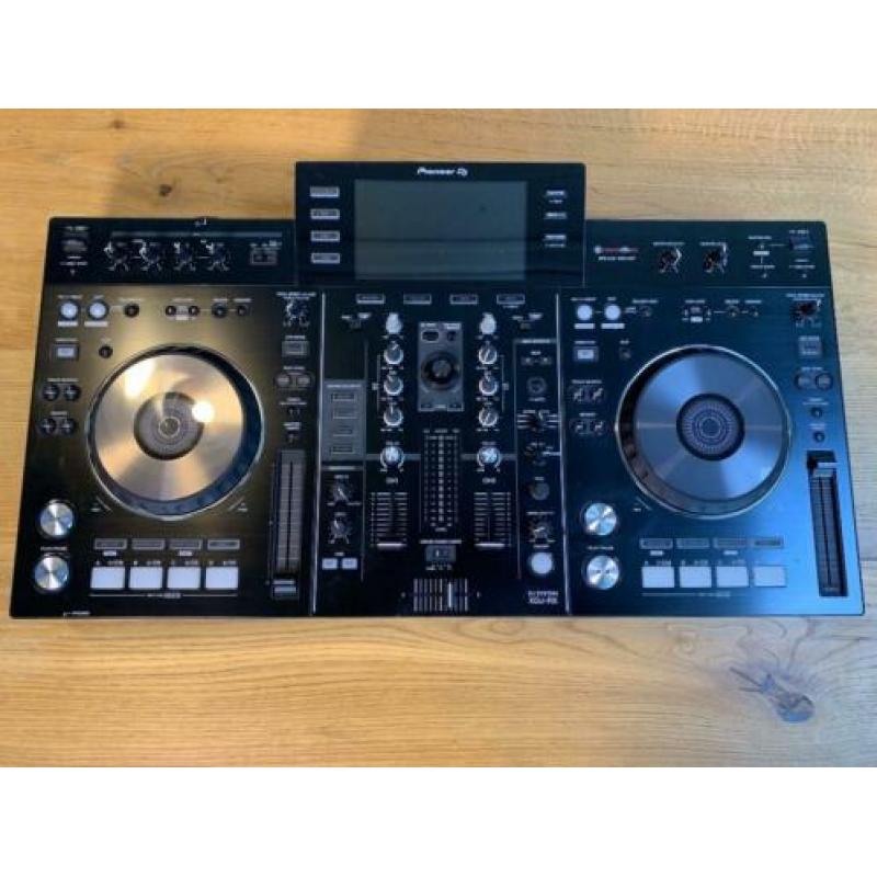 Nette! Pioneer XDJ-RX All-in-One DJ Controller met stofkap