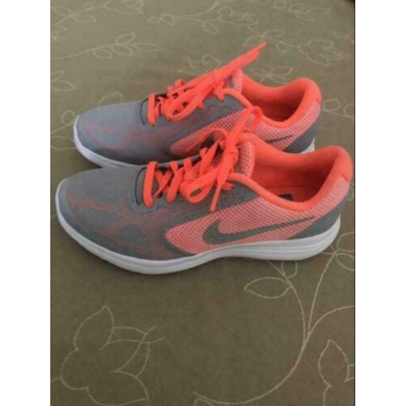 NIEUW Nike kinder schoen maat 36.5 mooi schoenen sneakers