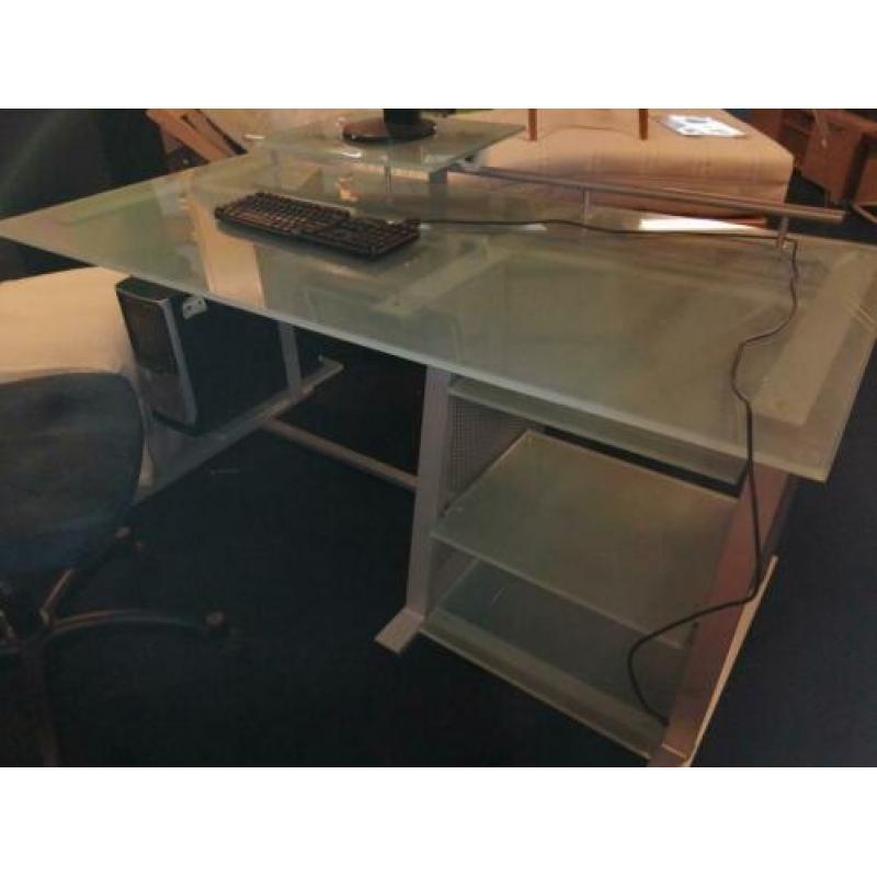 Glazen bureau