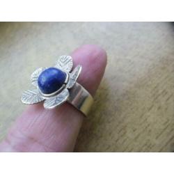 zilveren ring bloem met lapis lazuli steen [109]