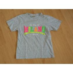 Shirt uit Milaan - grijs met vrolijke fluor letters - maat 9
