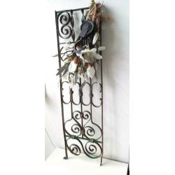 87 cm hoog oud gietijzeren ornament incl decoratie