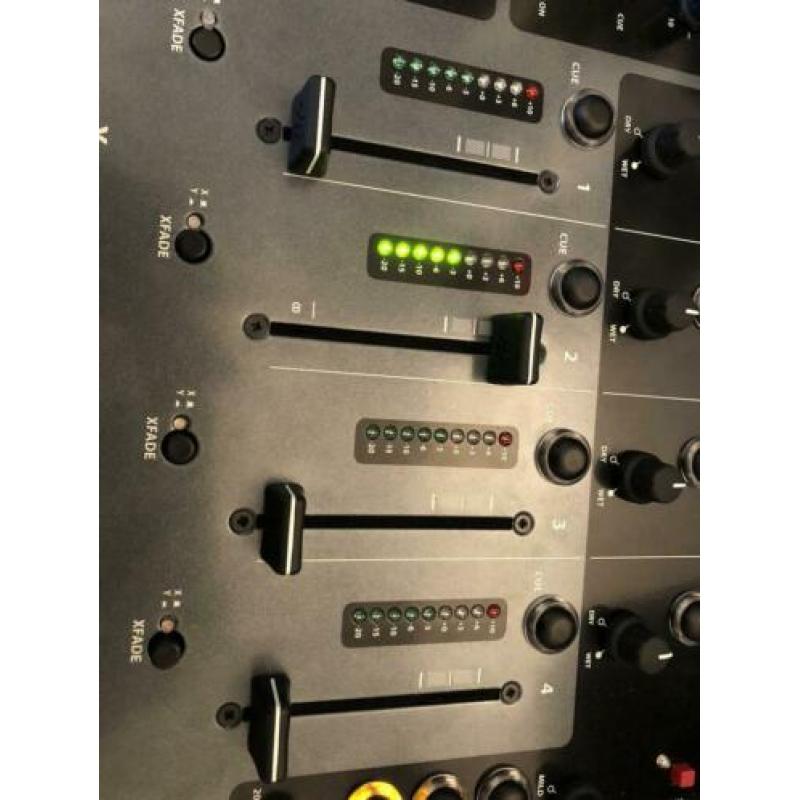 Allen & Heath Xone 42 mixer + decksaver