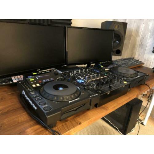 2x Pioneer CDJ 900 en 1x Pioneer DJM 800