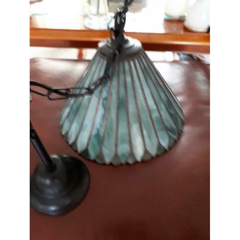 Hanglamp 16 cm hoog en 25 cm breed.