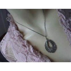 Mooie oud zilv(750)Zeeuwse hanger aan oud zilv.(800)ketting