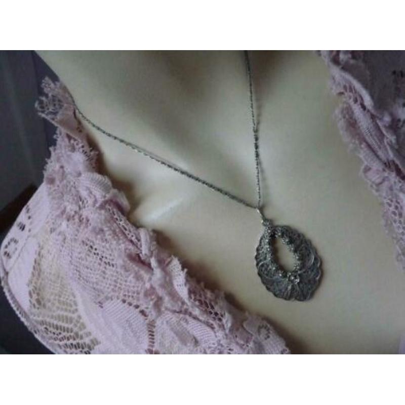 Mooie oud zilv(750)Zeeuwse hanger aan oud zilv.(800)ketting