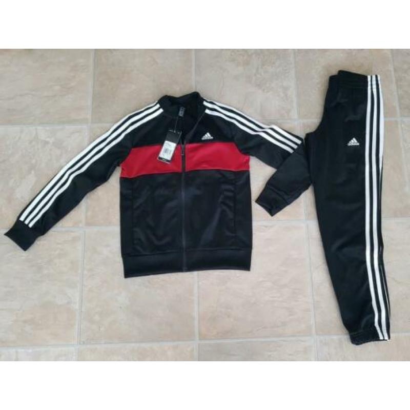 Nieuw Adidas zwart rood trainingspak vest broek maat 140