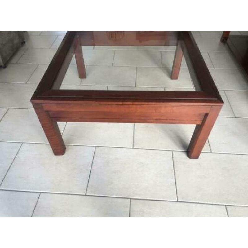 Kersenhouten salontafel met glasplaat
