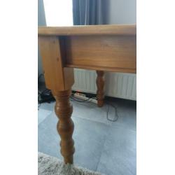 Tafel met stoelen