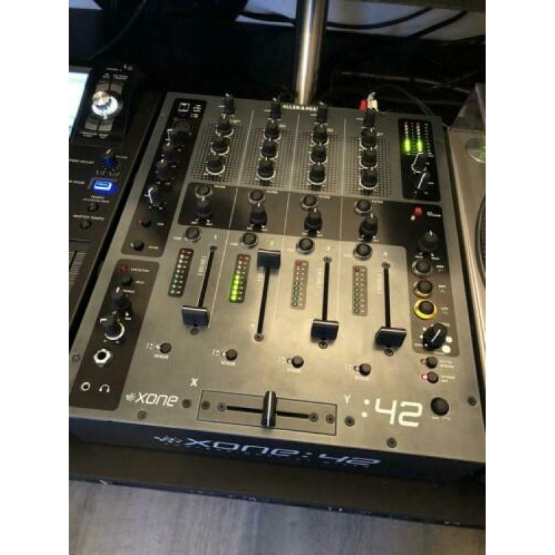 Allen & Heath Xone 42 mixer + decksaver